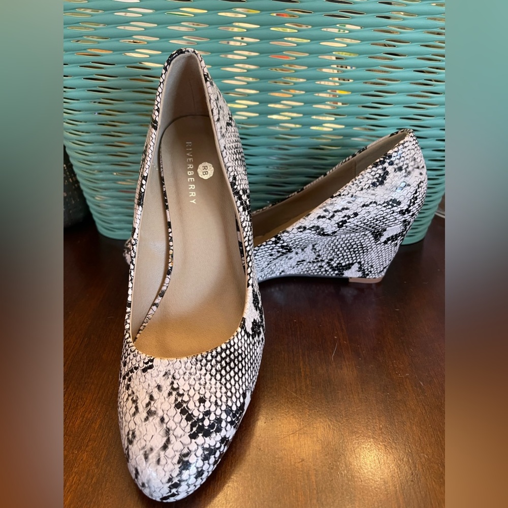 NWOT Riverberry Women's Leah Mid Heel Round Toe Wedge Pumps - Picture 4 of 9